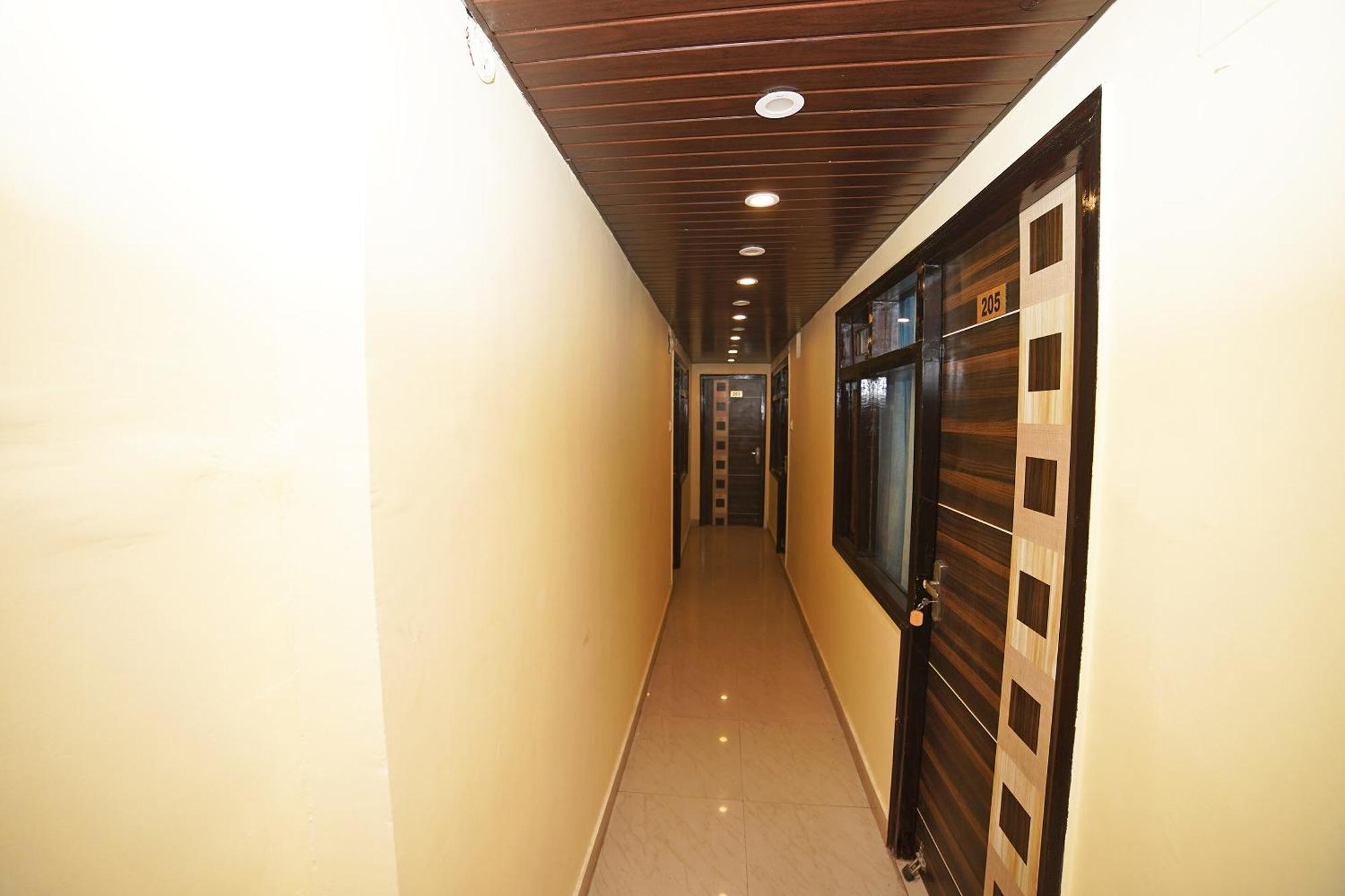 Hotel Oyo Flagship 8594 Golden Nest Nainital Esterno foto